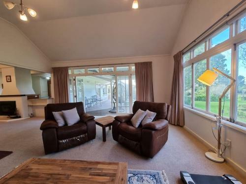 Wonderful 3br House With Spacious Gardens - Wifi