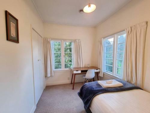 Wonderful 3br House With Spacious Gardens - Wifi