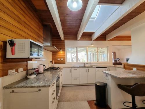 Wonderful 3br House With Spacious Gardens - Wifi