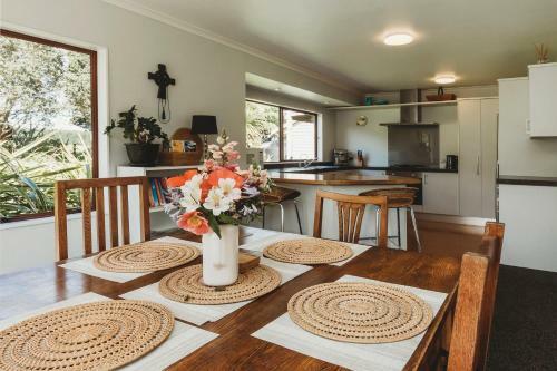 Wharepuni - Oakura Retreat