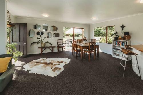 Wharepuni - Oakura Retreat