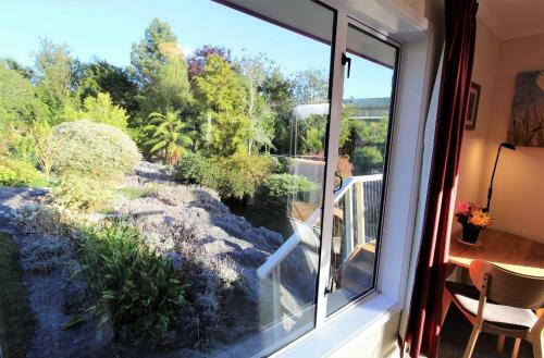 Hostal Labyrinth Gardens Guest House