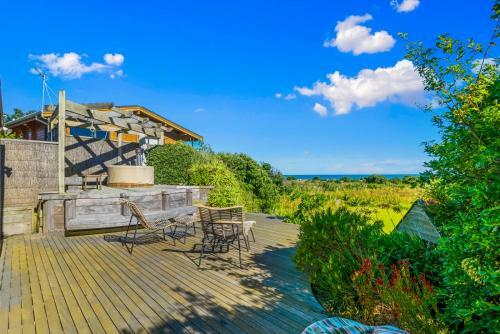 Relax On Rodney - Te Horo Beach Holiday Home