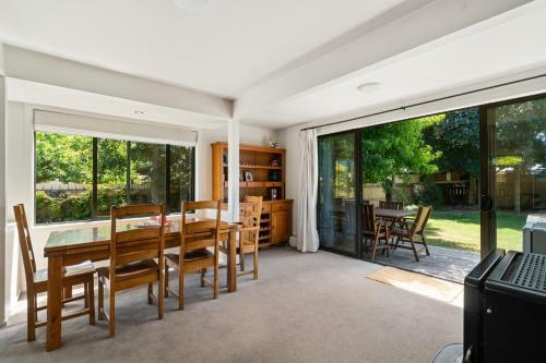 Cosy On Kowhai - Wanaka Holiday Home
