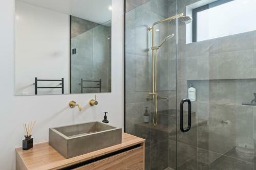 Alpine Bliss - Wanaka Holiday Home