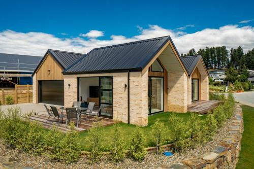 Alpine Bliss - Wanaka Holiday Home