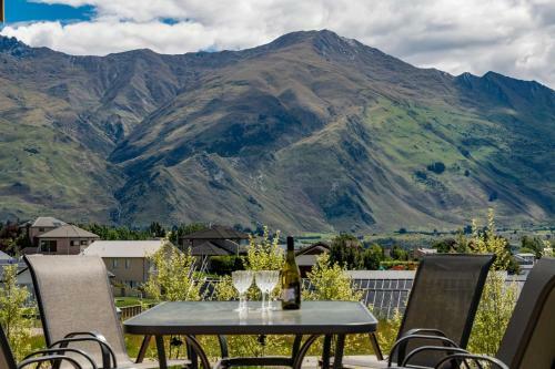 Alpine Bliss - Wanaka Holiday Home