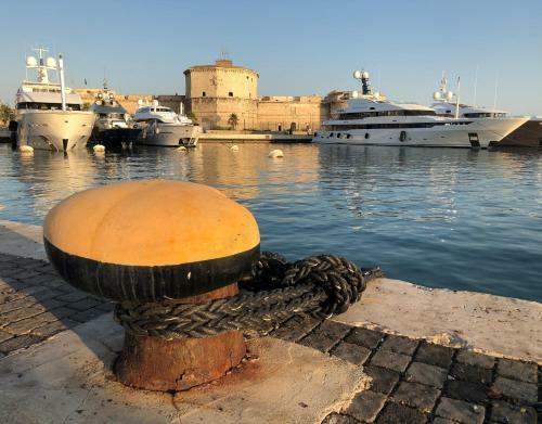 Hostal Quattro Stelle Al Porto Affittacamere