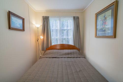 Rustlein Cottage - Te Anau Holiday Home