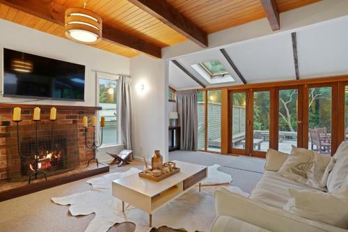 Home Away From Home - Akaroa Holiday Home