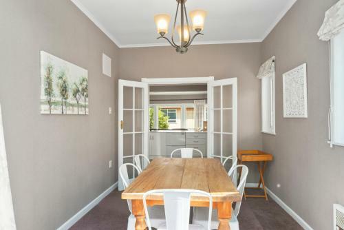 The Lakeview Lodge - Taupo Holiday Home