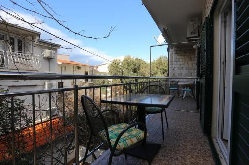 Apartments With A Parking Space Makarska - 16450