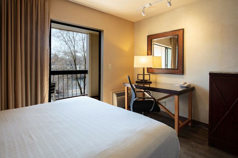 Hotel Riverside Inn