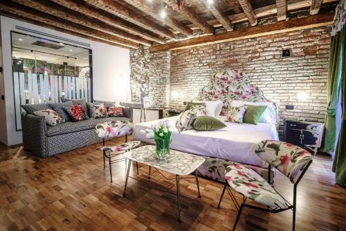 Hostal Vitrum - Como Luxury Suites