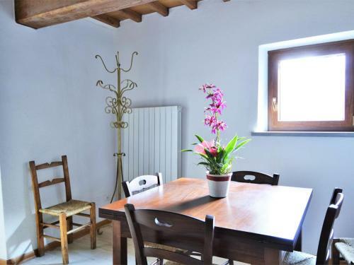 Attractive Holiday Home In Fornovolasco With Terrace