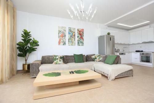Villa The View - Beachfront, 5 Bedrooms, Bbq, View