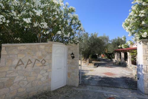 Villa Argo 2 - Beachfront, Big Gardens, Location!
