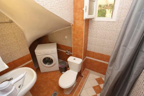 Villa Argo 2 - Beachfront, Big Gardens, Location!
