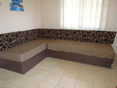 Nikolas Apartments