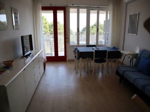 Modern Two-bedroom Apartment With Seaview Balcony