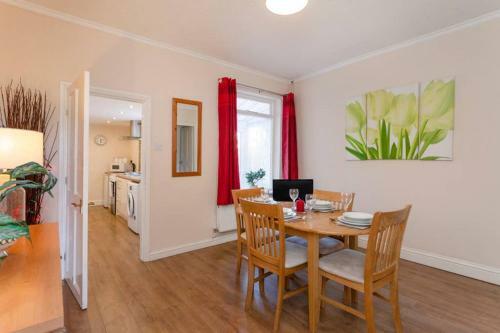 Apartamento Silver Stag, Comfortable, Spacious And Convenient 2 Bed House