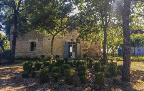 Six-bedroom Holiday Home In Beauville
