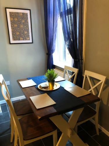 Hostal 1. Stylish Private Double Room Near Manchester City Centre