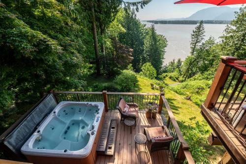 The Fraser River's Edge B&B Lodge
