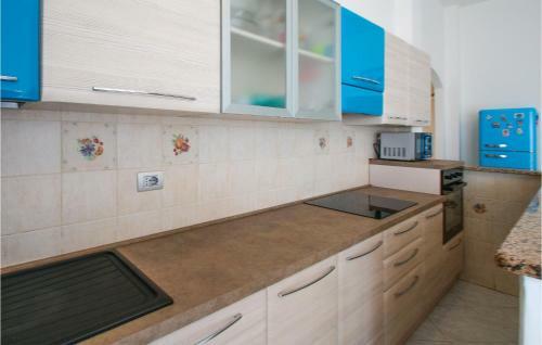 Nice Apartment In Lido Adriano With 4 Bedrooms