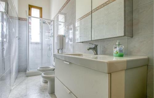 Nice Apartment In Lido Adriano With 4 Bedrooms