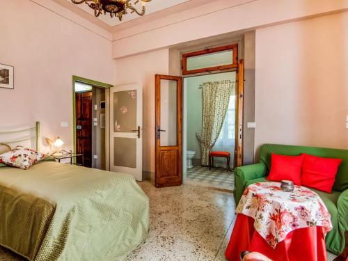 Valley-view Apartment In Cortona With Pool
