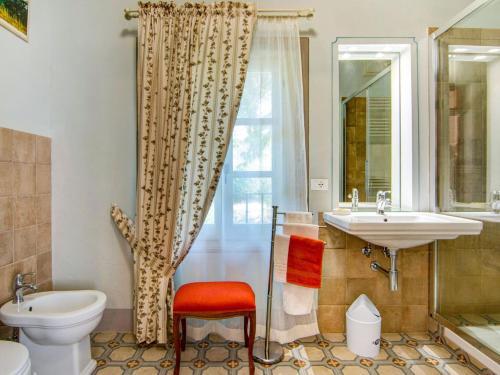 Valley-view Apartment In Cortona With Pool