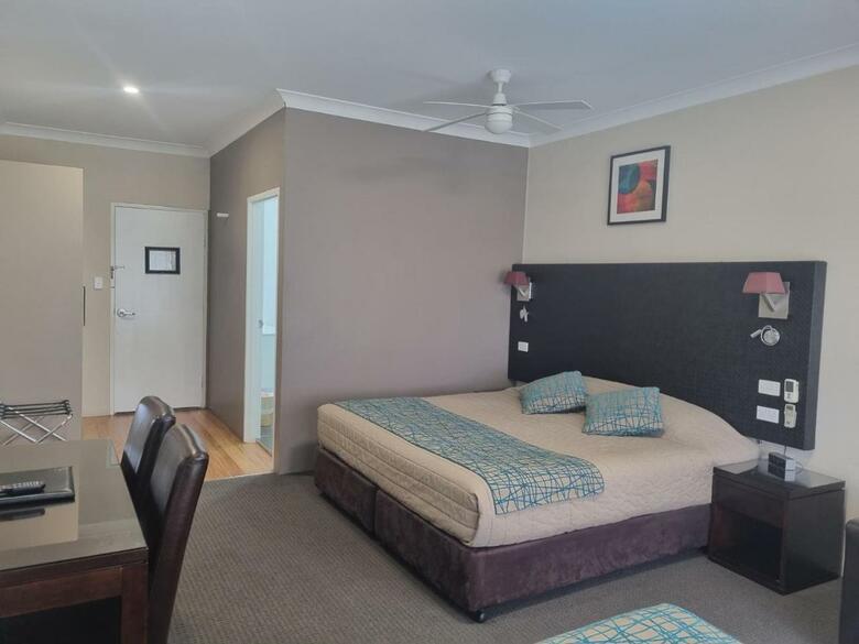 Australian Homestead Motor Lodge