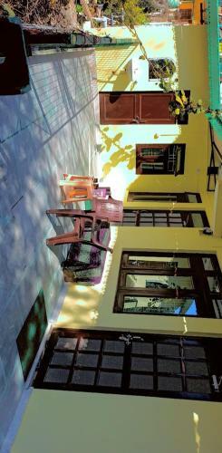 Hostal The Kiwi Shadow Guest House
