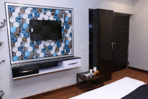Gulberg Unique Continental Hotel