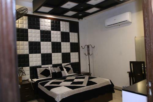 Gulberg Unique Continental Hotel