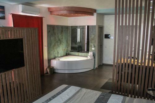 Garda Fantasy Apartment - Jacuzzi