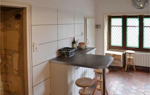 Amazing Home In Saint-jean-d'angle With Wifi And 2 Bedrooms