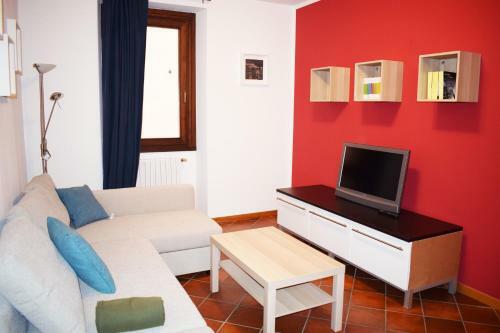 Piazza Feltrinelli Apartment - Free Parking