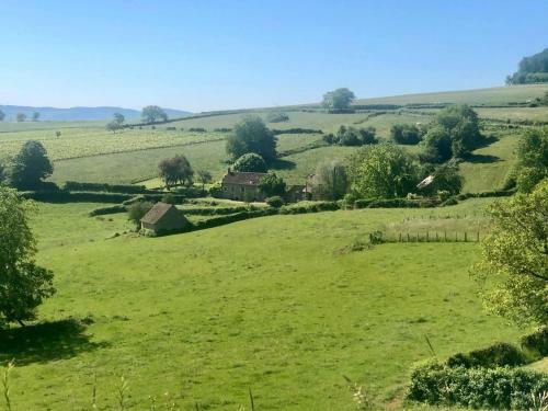 Characterful 3-bed House In Saint-ythaire