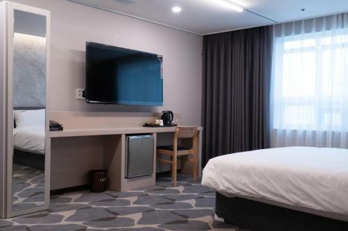 Hayden Hotel