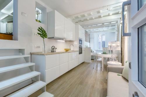 Ferrara Mayr White Apartment