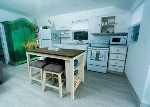 Duck Out By Eleuthera Vacation Rentals