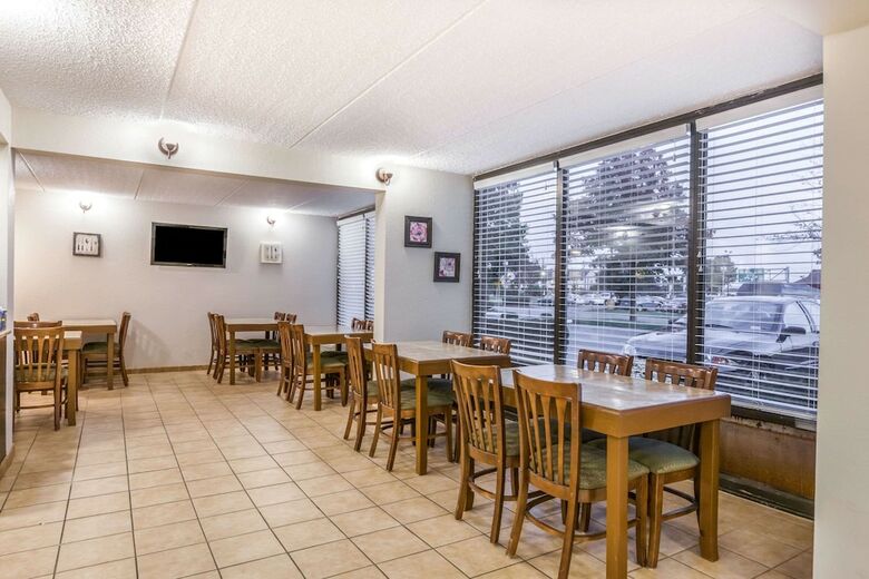Hotel Days Inn Syracuse University