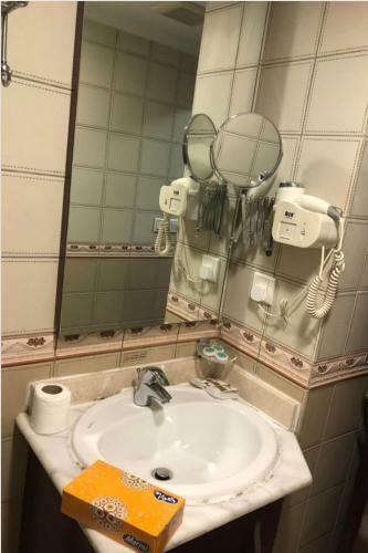 Hotel Mira Awan