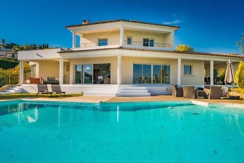 Villa Amazing Modern House