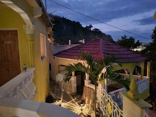 Seafront View, Beach/downtown Access 3 Bed, 3 Bath