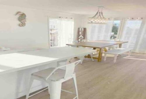 Sweetwater Waterfront Deja Blue Island Home