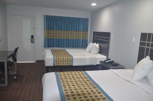 Motel Travelers Inn & Suites