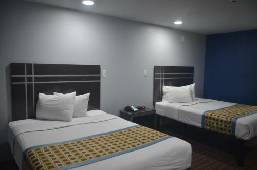 Motel Travelers Inn & Suites